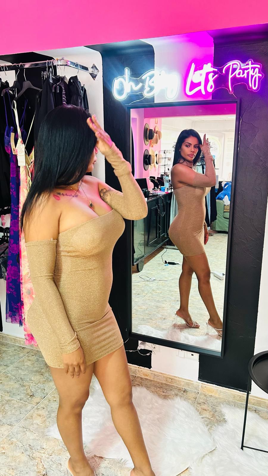 Vestido dorado corto con mangas y choker ref 0049